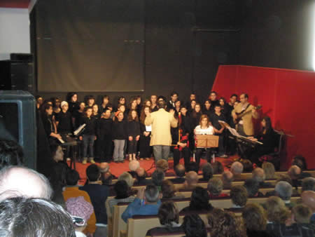 Coral en el concierto de inauguración de la Casa de Cultura de Muros