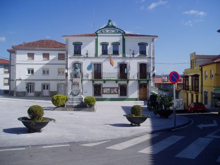 Vista frontal del Ayuntamiento de Muros de Nalón