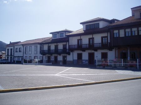 Vista de las galerías de la Plaza de Muros