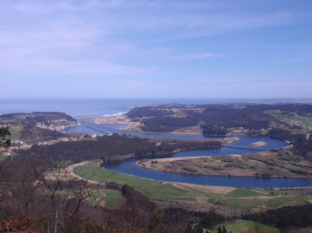Vista de la desembocadura del Nalón desde Monteagudo