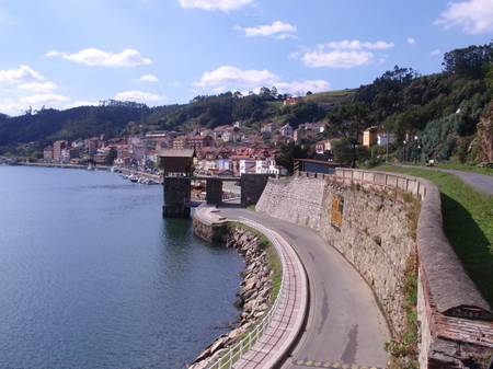 Vista del puerto de San Esteban desde el final de la Senda